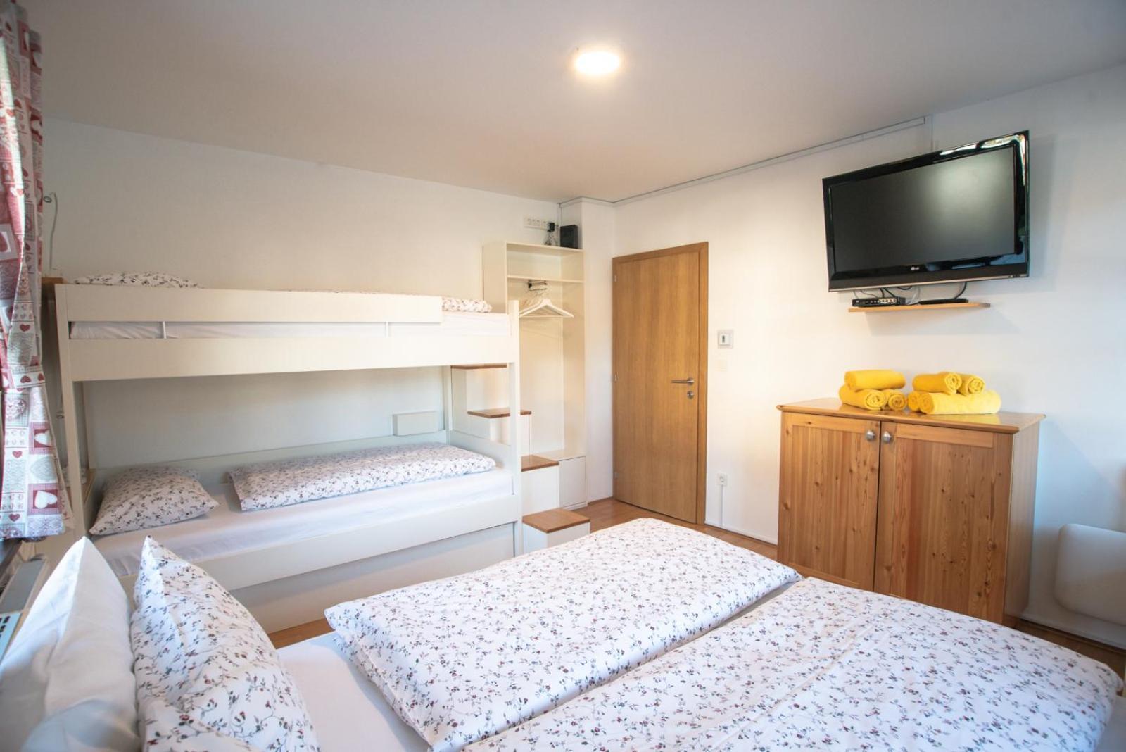 Pritlicni Apartma Hribovc Z Atrijem Kranjska Gora Exterior foto