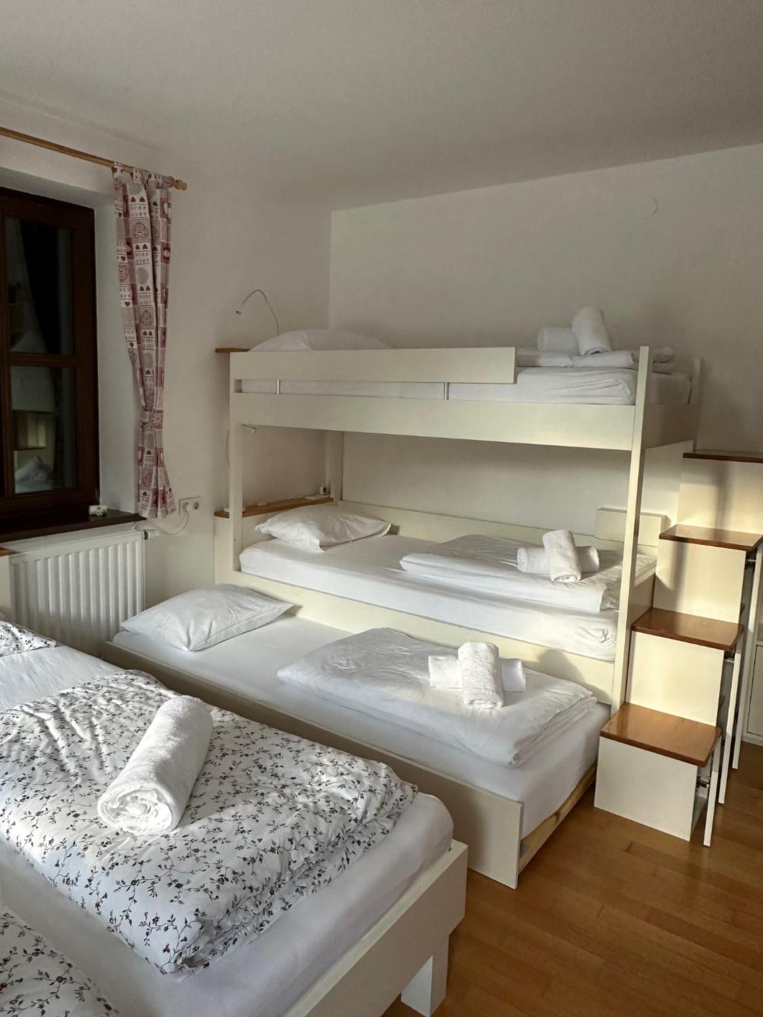 Pritlicni Apartma Hribovc Z Atrijem Kranjska Gora Exterior foto